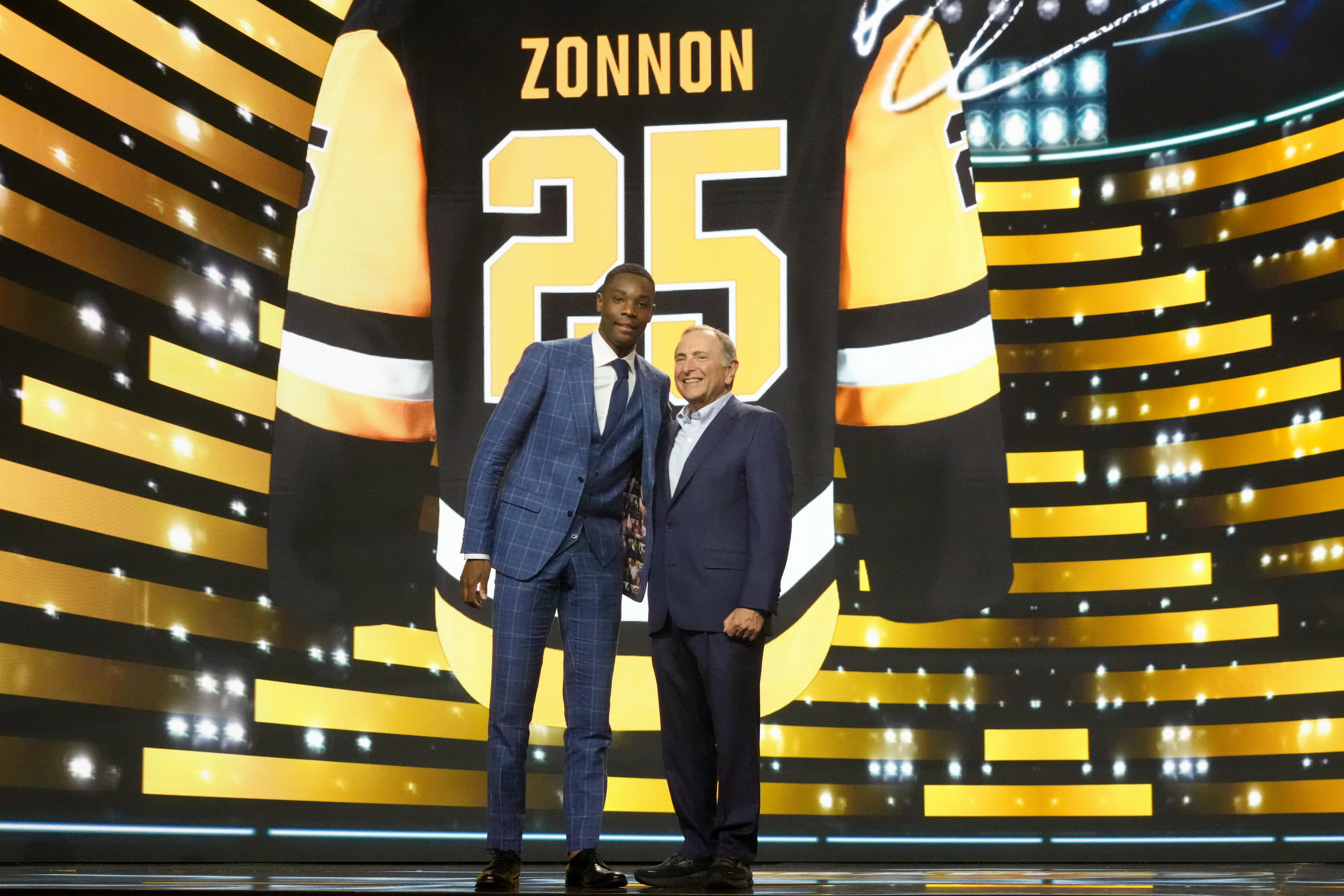 Bill Zonnon's hockey career will start a new phase - Source: Imagn